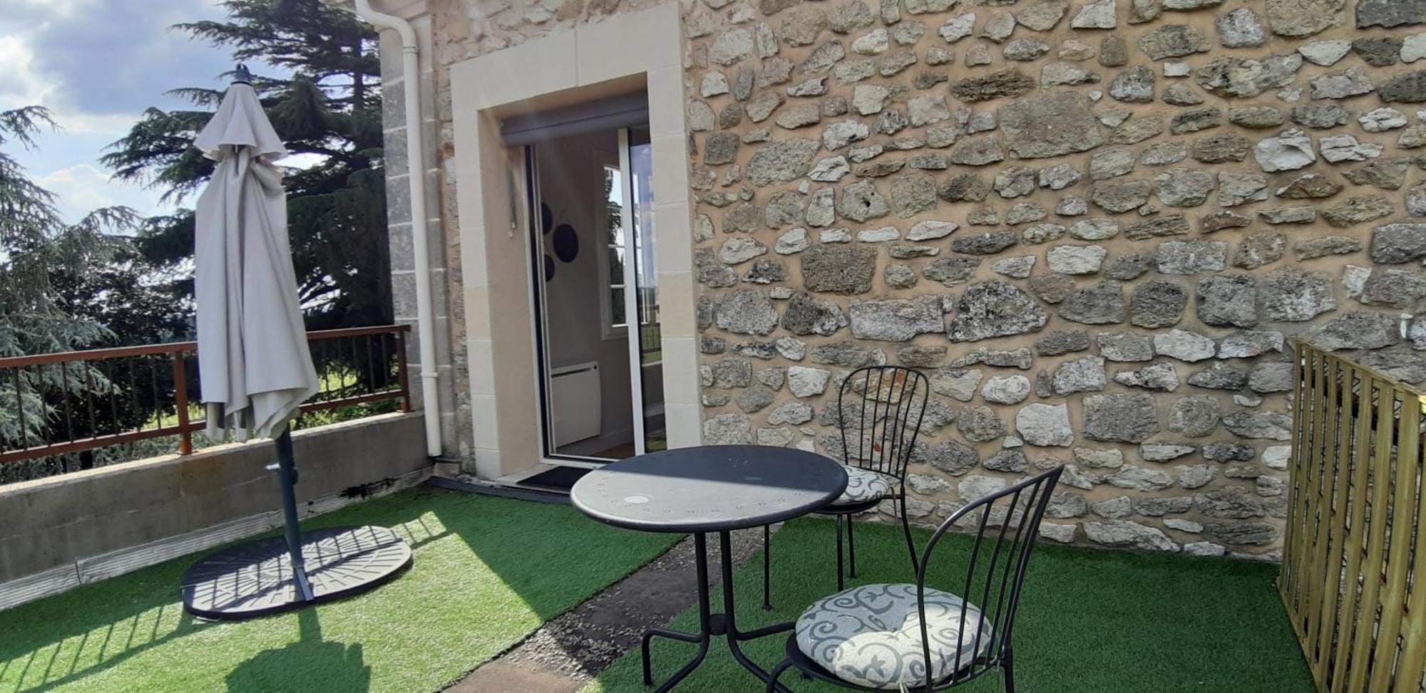Bed and breakfast A L'OMBRE DE LA TREILLE -Proche Saint-Emilion Extérieur photo