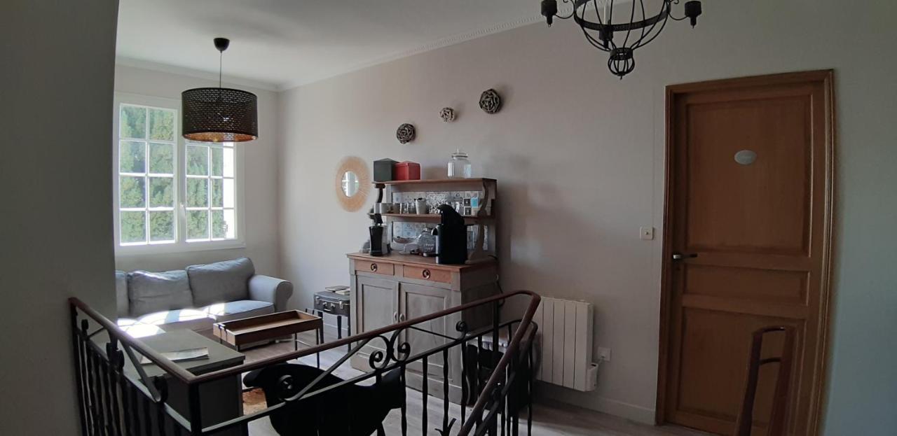 Bed and breakfast A L'OMBRE DE LA TREILLE -Proche Saint-Emilion Extérieur photo