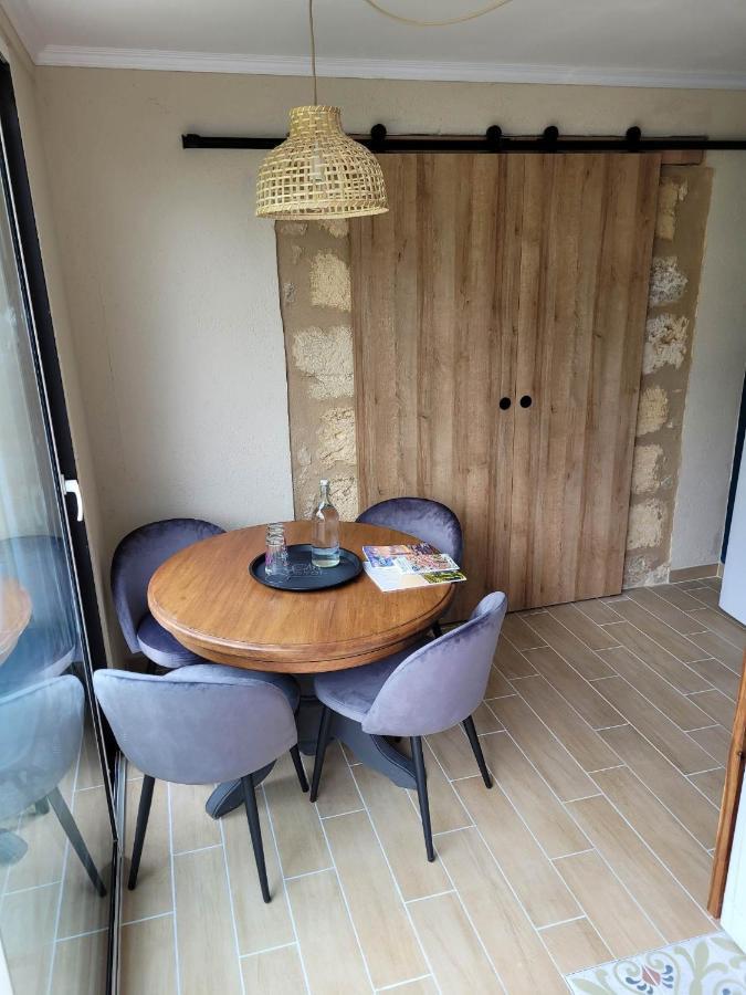 Bed and breakfast A L'OMBRE DE LA TREILLE -Proche Saint-Emilion Extérieur photo