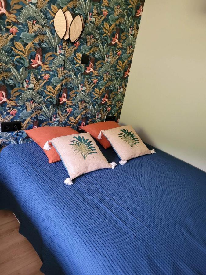 Bed and breakfast A L'OMBRE DE LA TREILLE -Proche Saint-Emilion Extérieur photo
