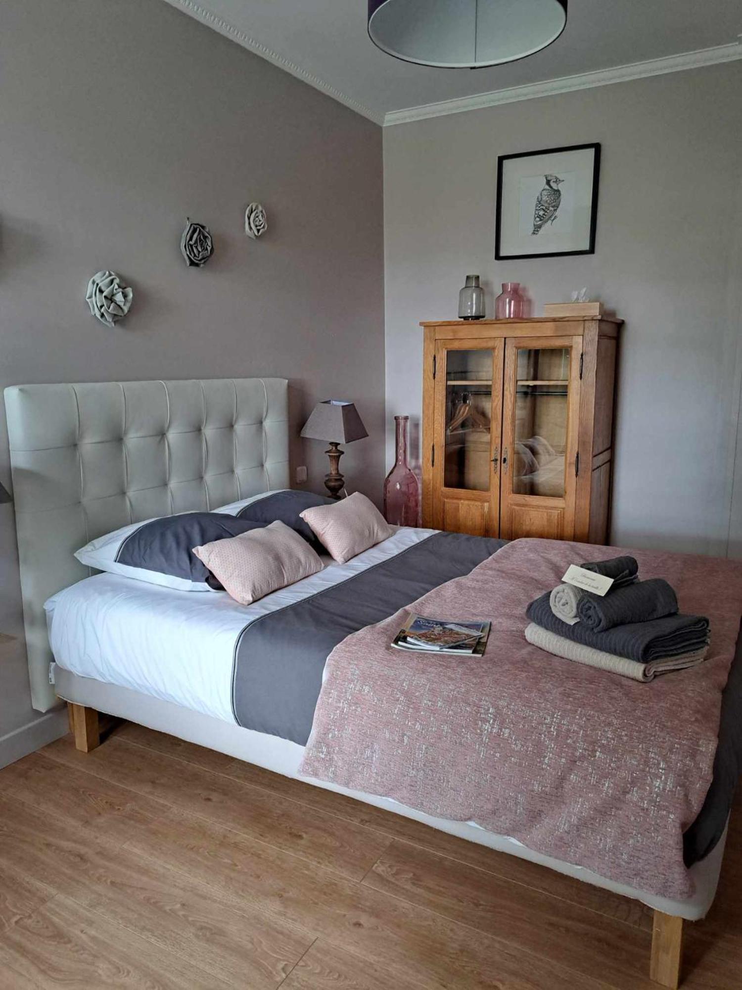 Bed and breakfast A L'OMBRE DE LA TREILLE -Proche Saint-Emilion Extérieur photo
