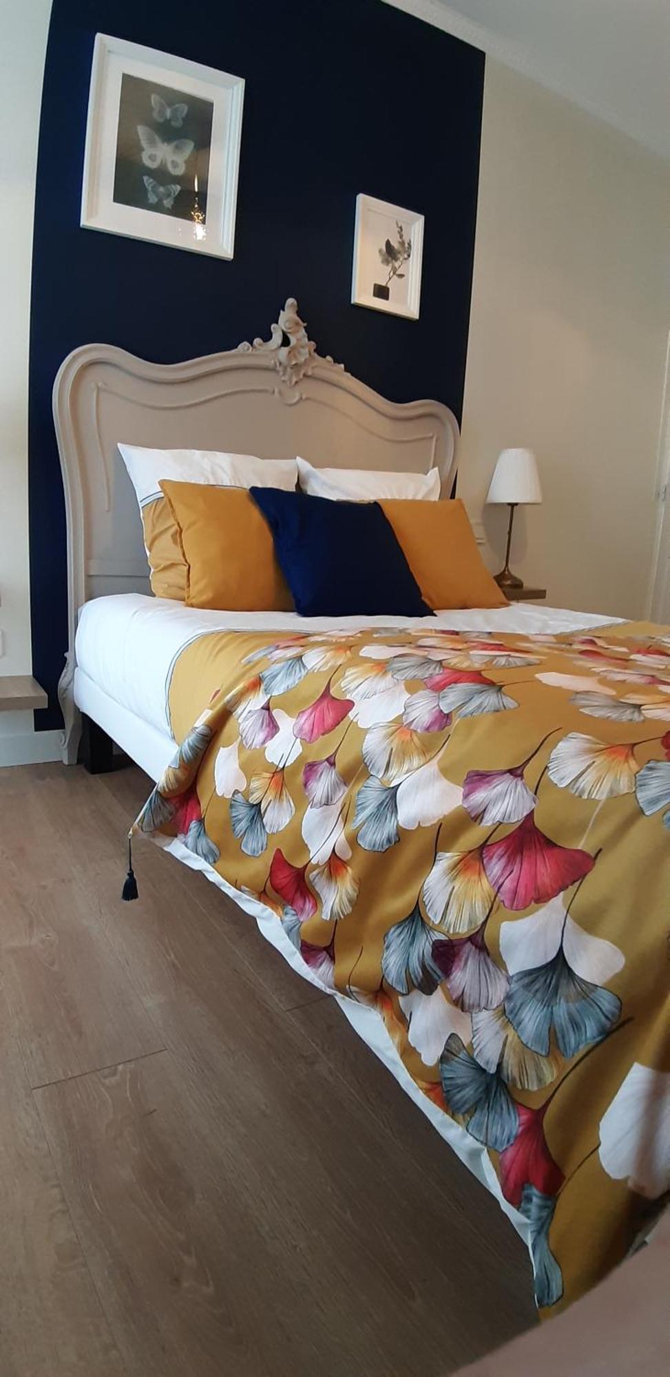 Bed and breakfast A L'OMBRE DE LA TREILLE -Proche Saint-Emilion Chambre photo