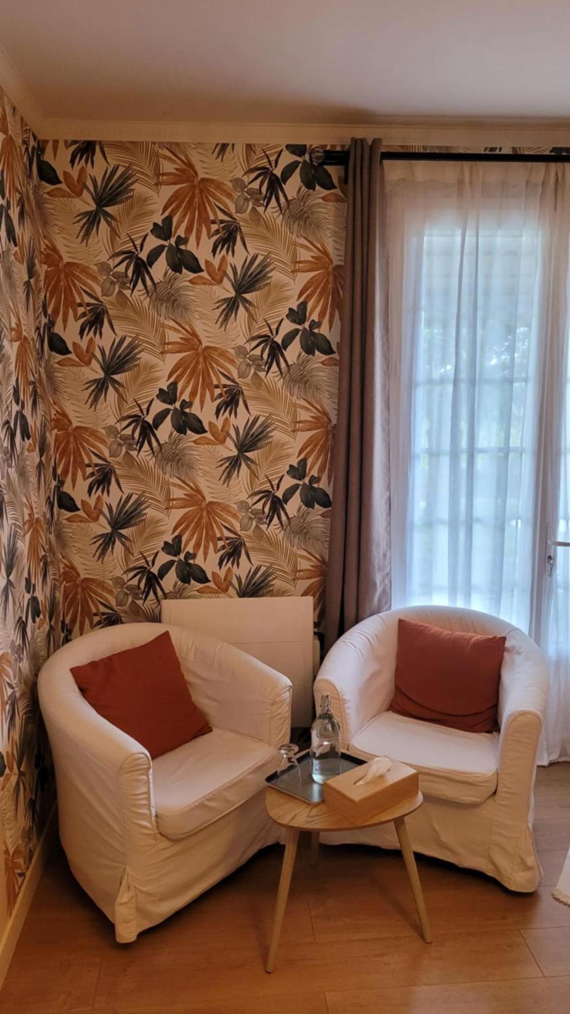 Bed and breakfast A L'OMBRE DE LA TREILLE -Proche Saint-Emilion Extérieur photo