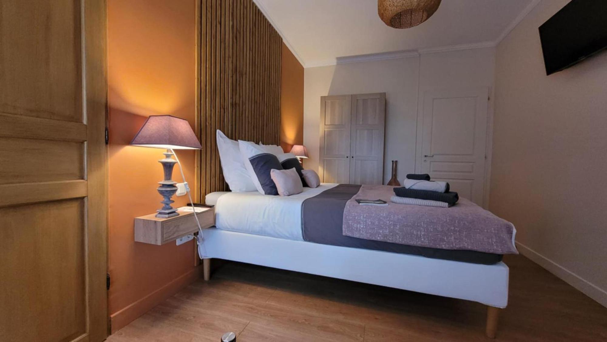Bed and breakfast A L'OMBRE DE LA TREILLE -Proche Saint-Emilion Extérieur photo