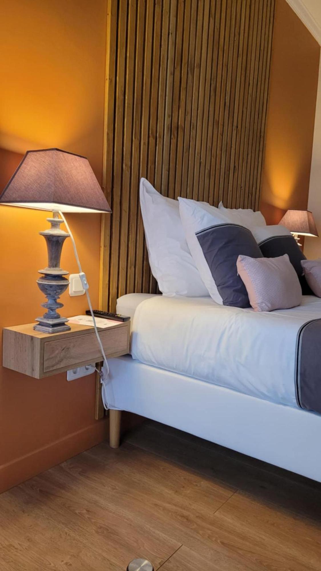 Bed and breakfast A L'OMBRE DE LA TREILLE -Proche Saint-Emilion Extérieur photo