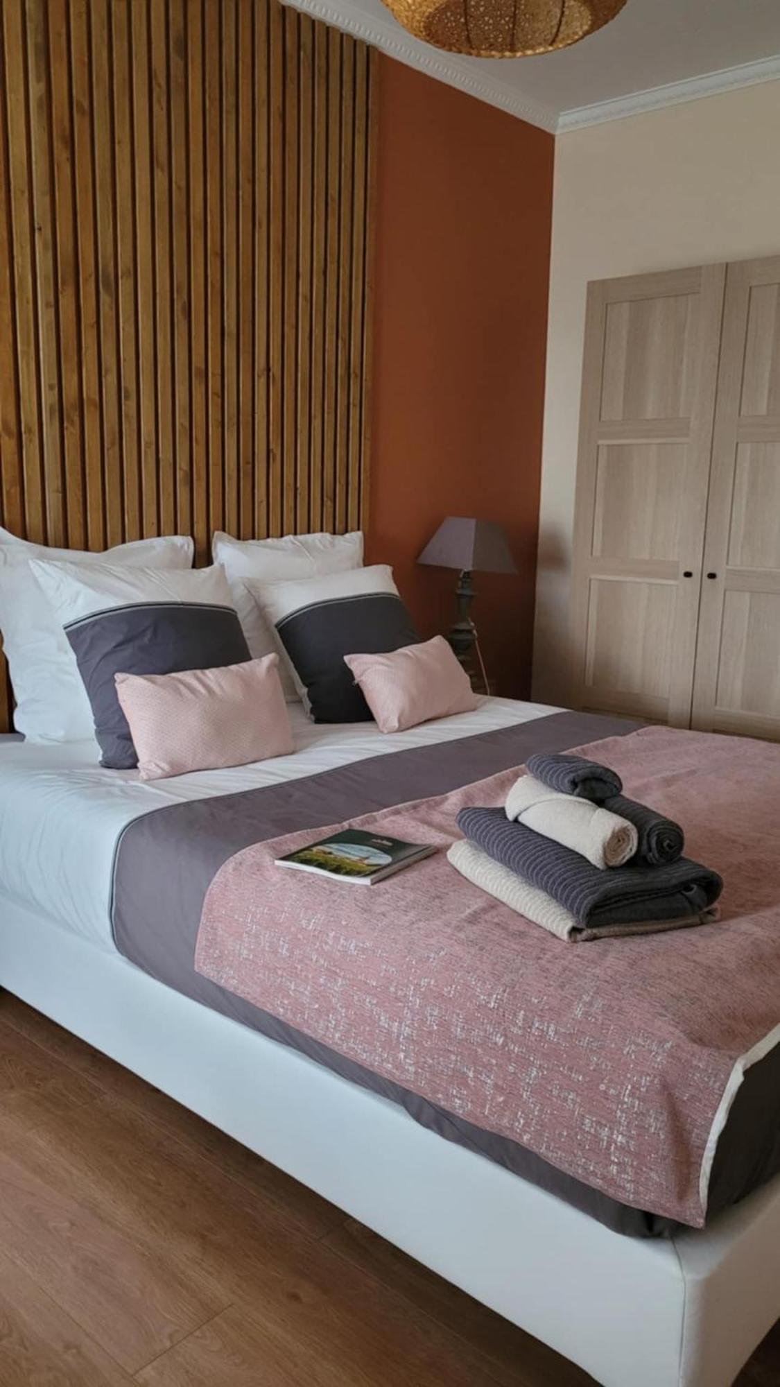Bed and breakfast A L'OMBRE DE LA TREILLE -Proche Saint-Emilion Extérieur photo